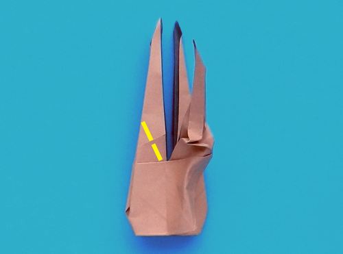 een enge boom met zwarte raaf erop knutselen een enge boom met zwarte raaf erop knutselen