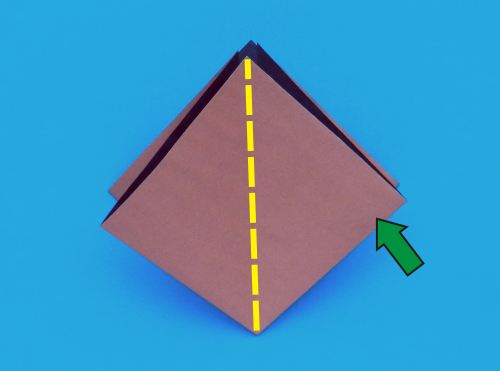 een enge boom met zwarte raaf erop knutselen een enge boom met zwarte raaf erop knutselen