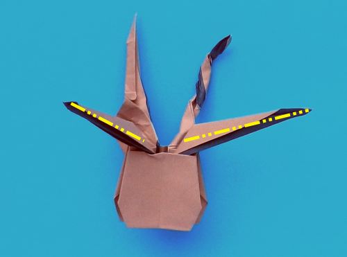 een enge boom met zwarte raaf erop knutselen een enge boom met zwarte raaf erop knutselen