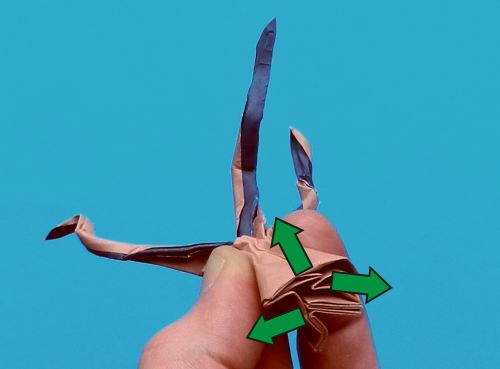 een enge boom met zwarte raaf erop knutselen een enge boom met zwarte raaf erop knutselen