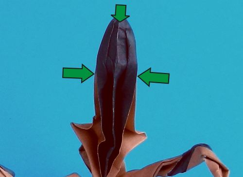een enge boom met zwarte raaf erop knutselen een enge boom met zwarte raaf erop knutselen