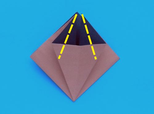 een enge boom met zwarte raaf erop knutselen een enge boom met zwarte raaf erop knutselen