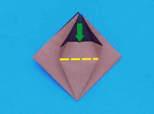een enge boom met zwarte raaf erop knutselen een enge boom met zwarte raaf erop knutselen