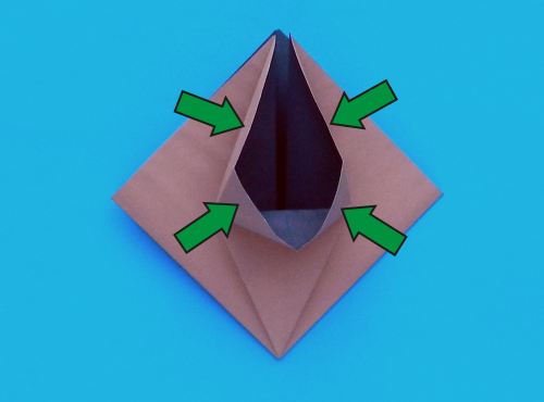 een enge boom met zwarte raaf erop knutselen een enge boom met zwarte raaf erop knutselen