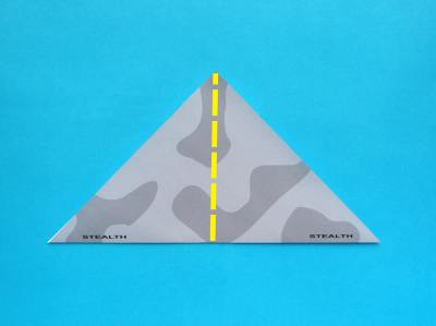 een vliegtuigje van papier vouwen een vliegtuigje van papier vouwen