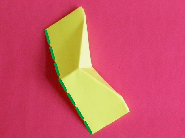 Gele bananensnoepjes maken van papier Gele bananensnoepjes maken van papier