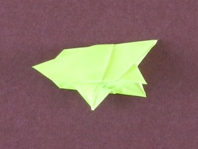 een insect van een post-it memo knutselen