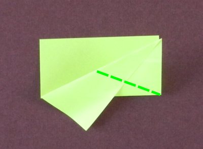 een insect van een post-it memo knutselen