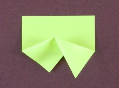 een insect van een post-it memo knutselen