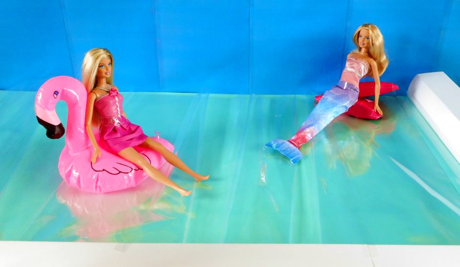 Dollhouse swimming pool