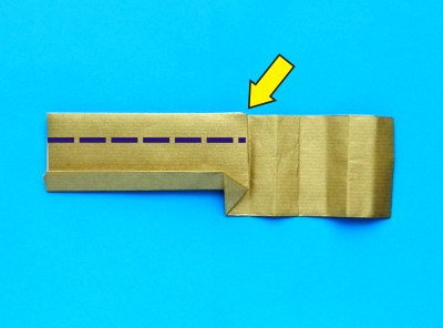 een goudkleurig zwaard van papier knutselen een goudkleurig zwaard van papier knutselen