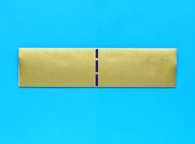 een goudkleurig zwaard van papier knutselen een goudkleurig zwaard van papier knutselen