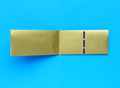 een goudkleurig zwaard van papier knutselen een goudkleurig zwaard van papier knutselen