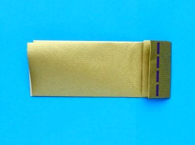 een goudkleurig zwaard van papier knutselen een goudkleurig zwaard van papier knutselen