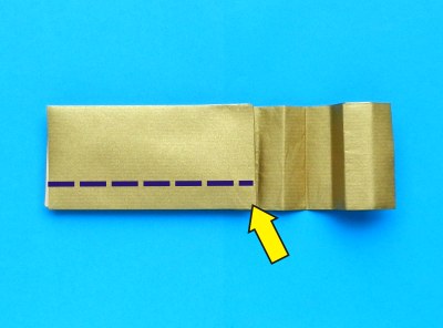 een goudkleurig zwaard van papier knutselen een goudkleurig zwaard van papier knutselen