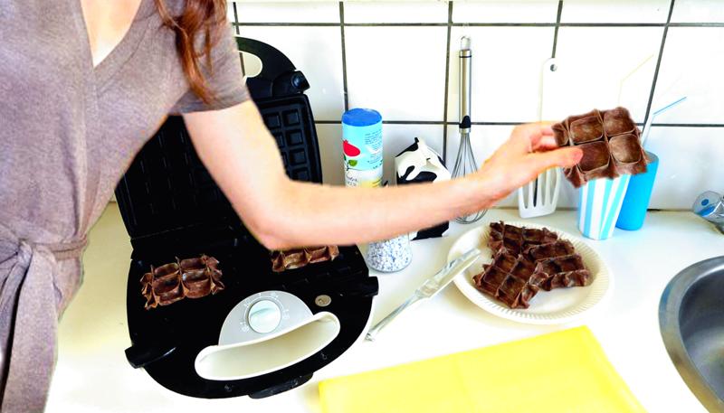 Wafelkoekjes eten Wafelkoekjes eten