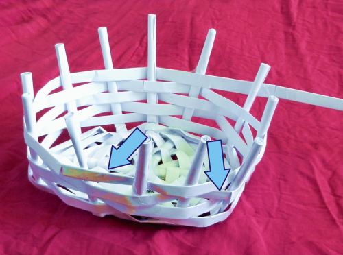 Weave a paper basket
