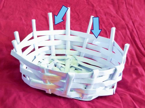 Weave a paper basket