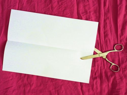 Een mandje vlechten van papier Een mandje vlechten van papier
