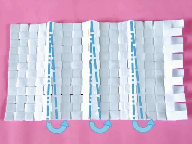 Mandje van papier vlechten Mandje van papier vlechten