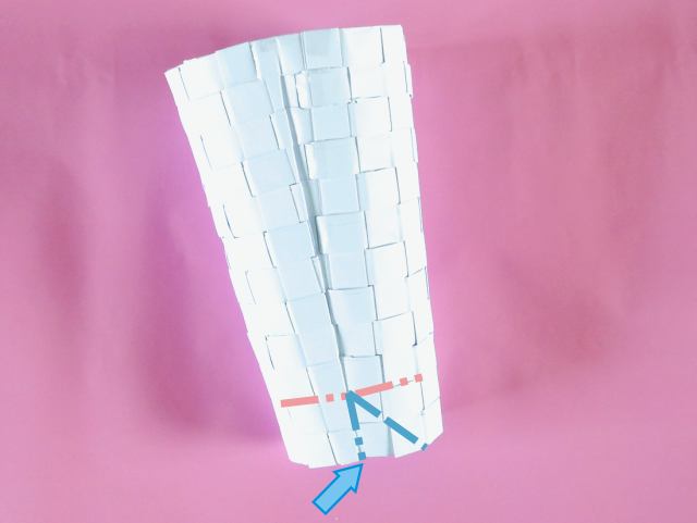 Mandje van papier vlechten Mandje van papier vlechten