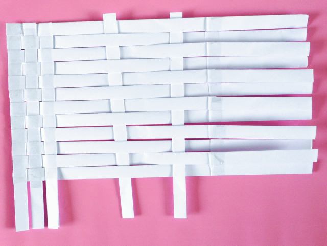 Mandje van papier vlechten Mandje van papier vlechten