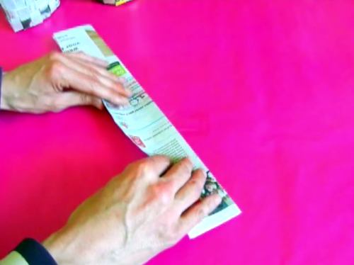 Weaving a newspaper basket