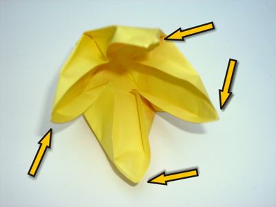 origami diagrammen van een geel bloemetje