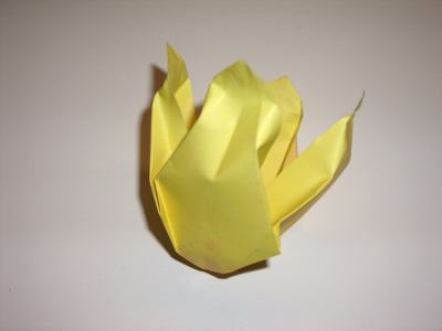 origami diagrammen van een geel bloemetje