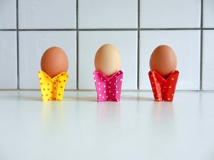 kaartje van eitjes in polkadot eierdopjes kaartje van eitjes in polkadot eierdopjes
