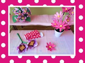 polkadot kaartje van allemaal roze papierkunst bloemen polkadot kaartje van allemaal roze papierkunst bloemen