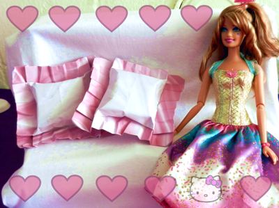 Barbie op de bank Barbie op de bank