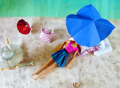 Zonnebaden op het strand Zonnebaden op het strand