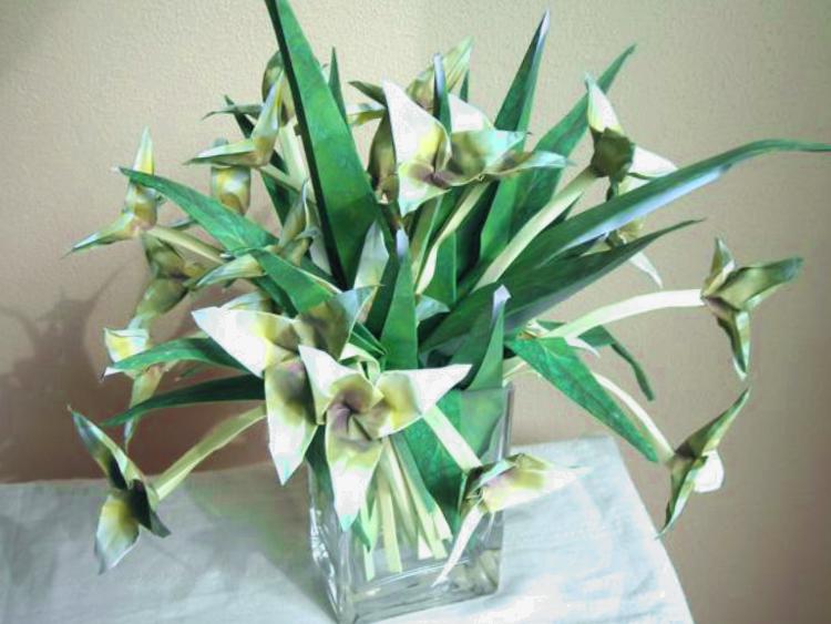 White Origami Flowers White Origami Flowers
