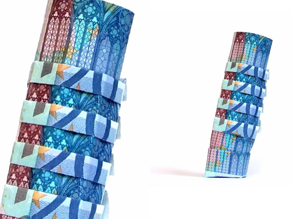 origami toren van pisa van geld