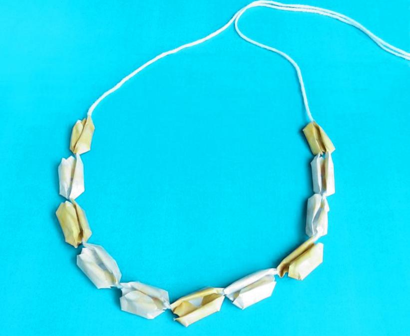 Papieren schelpenketting