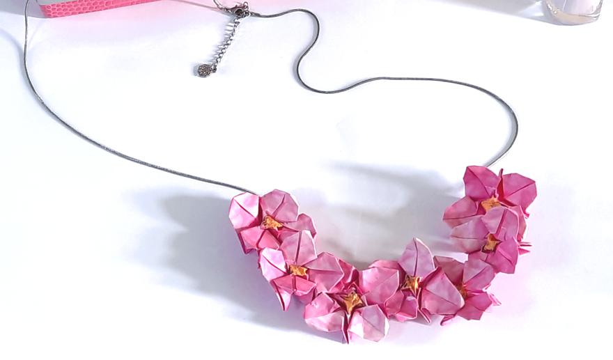 Origami bloemen ketting Origami bloemen ketting