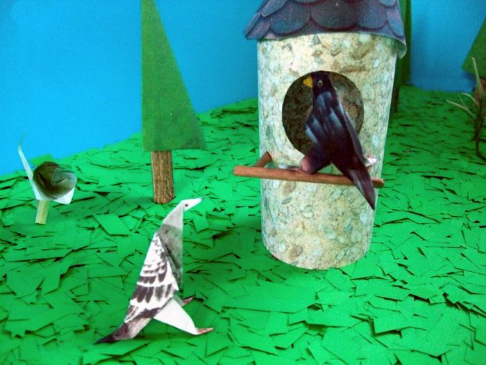 papieren vogels bij een leuk vogelhuisje papieren vogels bij een leuk vogelhuisje