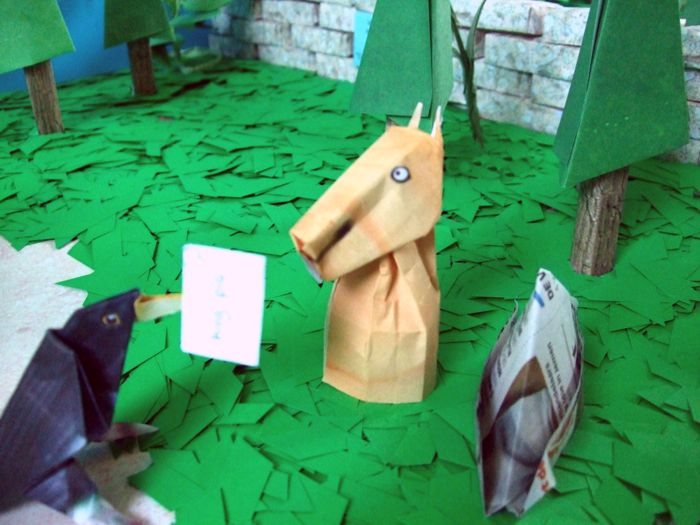beeldje van een origami paard