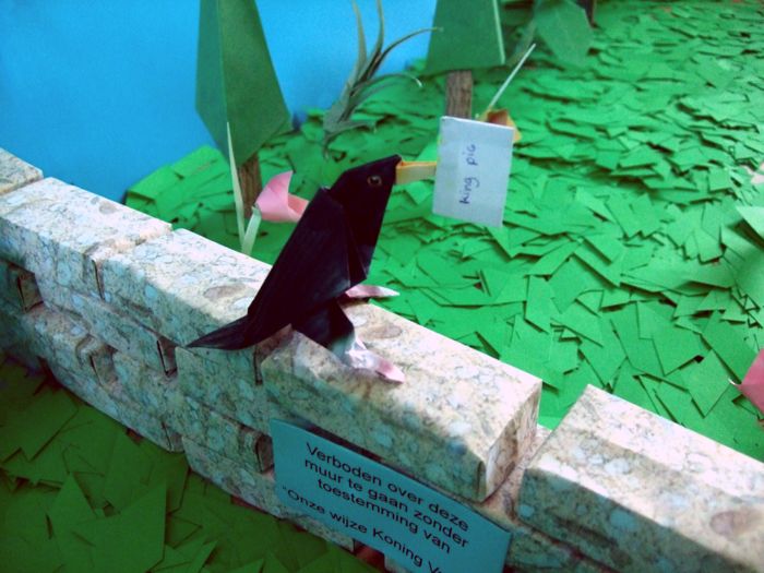 vogel op een muur van papier vogel op een muur van papier