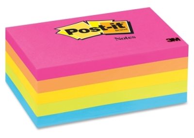 pakje met gekleurde post-it memos