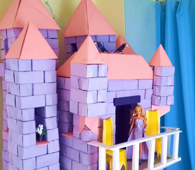 Poppenhuis kasteel van papier