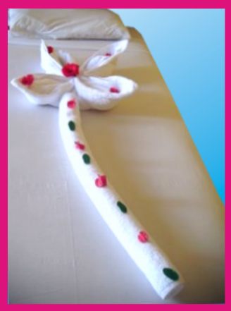 decoratieve bloem die van handdoeken is gemaakt