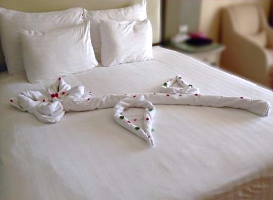 towel origami romantic bed decoration