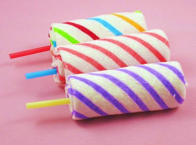 Lollipops made of striped towels