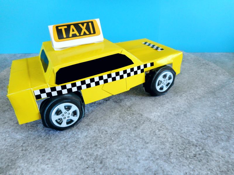 Taxi van papier