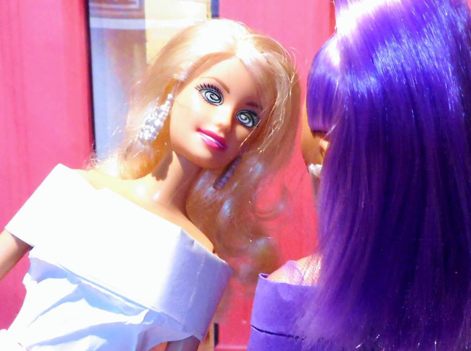 Witch game with fashion dolls