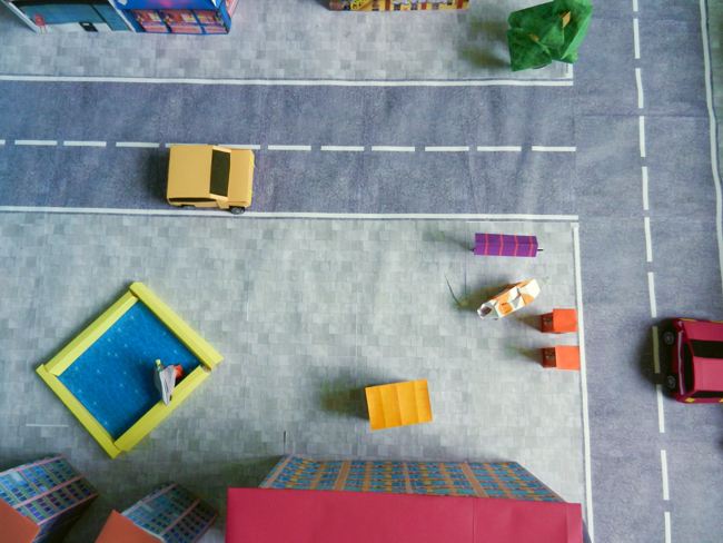 bovenaanzicht van een papierkunst stad van een kunstenaar uit Groningen bovenaanzicht van een papierkunst stad van een kunstenaar uit Groningen
