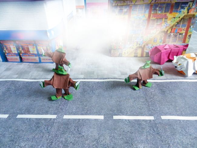 stripfiguur zombies die wegrennen voor een rookbom stripfiguur zombies die wegrennen voor een rookbom