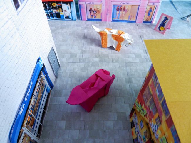 papierkunst winkelstraatje op schaal nagemaakt papierkunst winkelstraatje op schaal nagemaakt